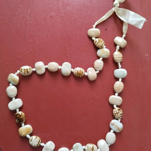 Necklace 40 cm stone with animal print and satin tie new, beige