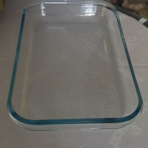 Pyrex rectangular glass bakeware 0.22x0.34m with handles and 24-piece cutlery set gift