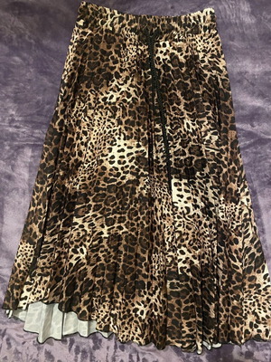 Lumina skirt like new, animal print, size S