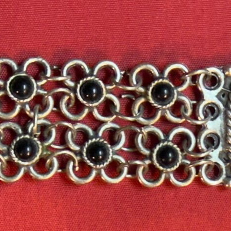 Vintage bracelet with black stone and filigree technique like new