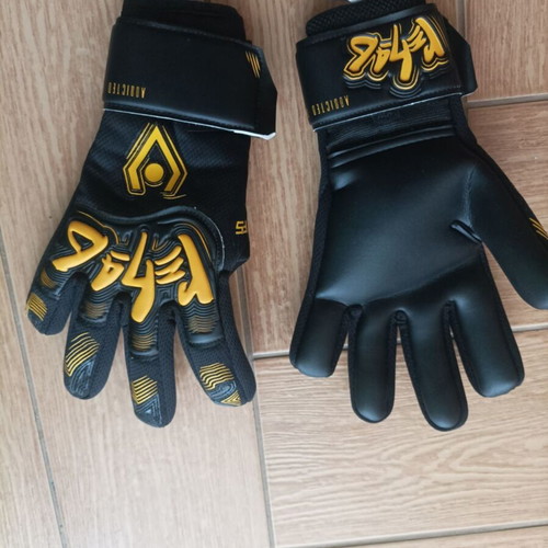 Rehab NC Resist Football Gloves new, size 7