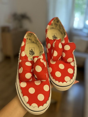 Vans x Disney Minnie Mouse shoes new, red polka dot design