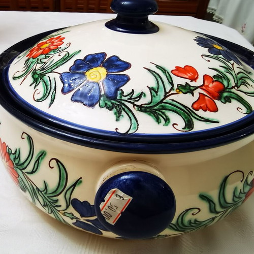 Handmade Atsonios casserole new with broken lid