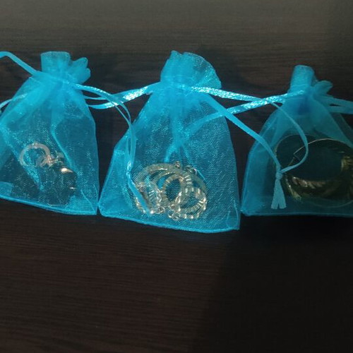 Set of 3 pairs of earrings like new, gold tone