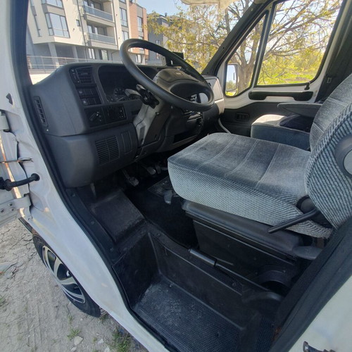 KNAUS camper used with two air conditioners and solar system