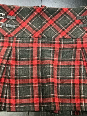 Women's tartan mini skirt red/black like new with metal clips