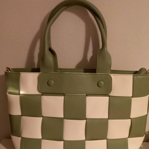 Two-tone handbag like new, white and green, shoulder strap