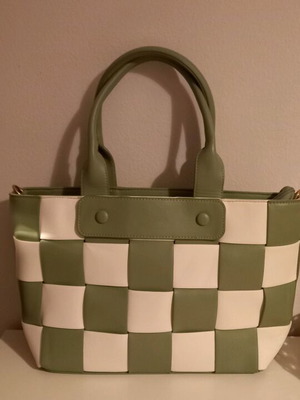 Two-tone handbag like new, white and green, shoulder strap