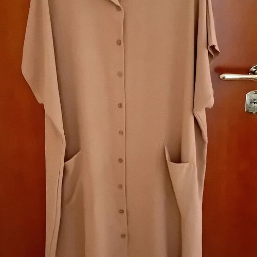 Long dress with buttons and pockets, short sleeves, like new, beige