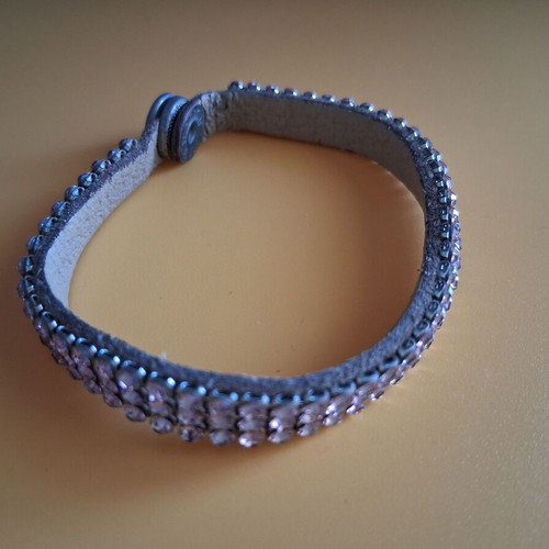 Leather bracelet with pink rhinestones used