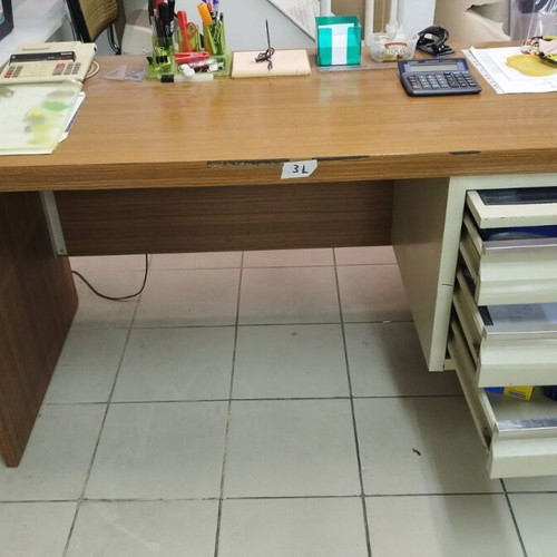 Desk with 3 drawers used, 135 x 64 x 75 cm