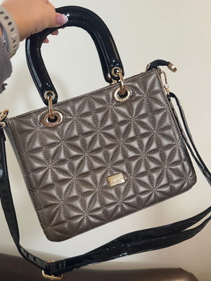 Fragola handbag like new, quilted design with black and silver details