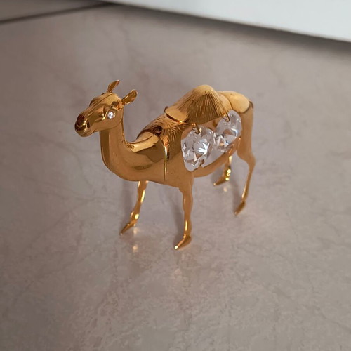 Decorative camel gold-plated with 4 crystals new