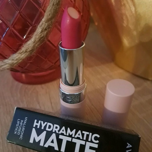 Lipstick with hyaluronic new for perfect lips
