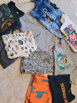 Pack of 11 boys' clothes size 4-5 years used, multicolor