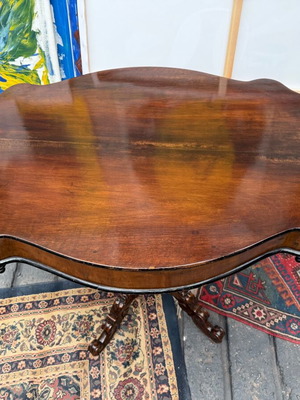 Oval antique table used, from 1920