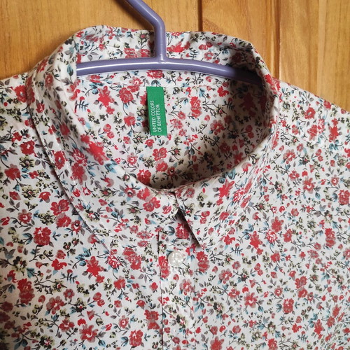 Benetton floral shirt like new, XXS, 100% cotton, white background