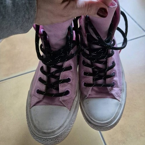 All Star Chuck Taylor pink athletic shoes like new with two types of laces size 37.5