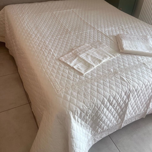 Bridal bed set like new, Crealba
