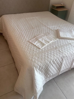 Bridal bed set like new, Crealba