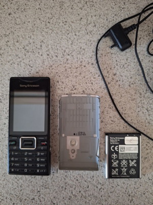 Sony Ericsson Cedar J108i used mobile phone with charger