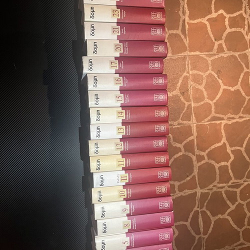 History books like new, pack of over 100 pieces
