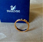  Δαχτυλίδι γυναικείο SWAROVSKI. Επιμετάλλωση, χρυσής απόχρωσης. Μέγεθος 55.