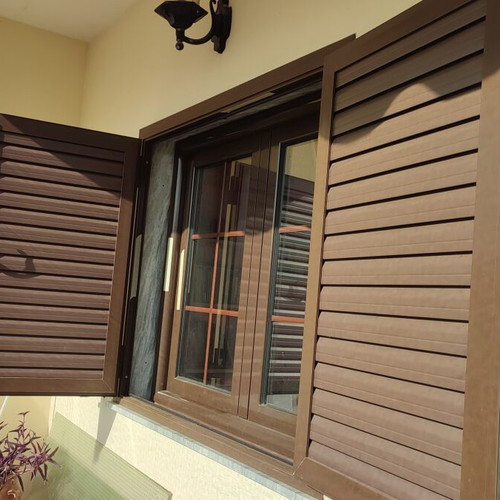 Aluminum frames used, 6 pieces with double glazing and shutters, brown color