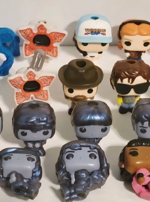 Kinder Joy Stranger Things Complete Set like new