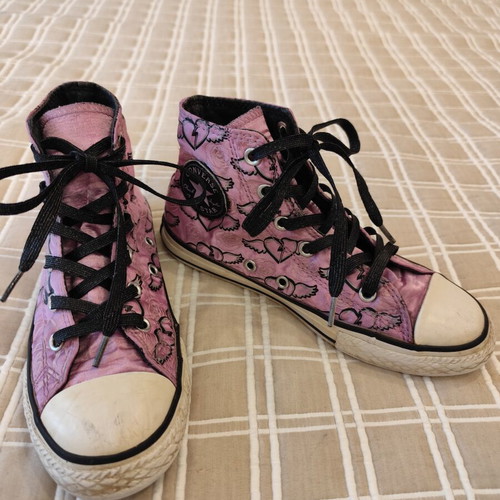 Converse Chuck Taylor High Tops kids used, purple angel hearts, size 33