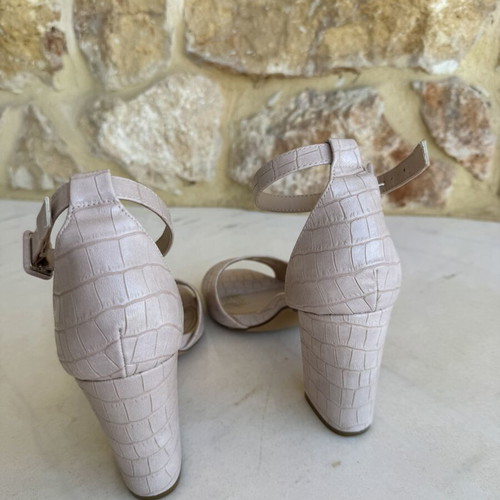 Beige Croco sandals size 40 with 8cm block heels like new