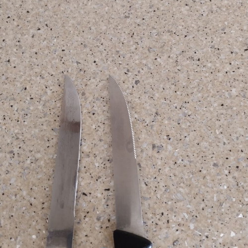 Kitchen knives like new, set of two