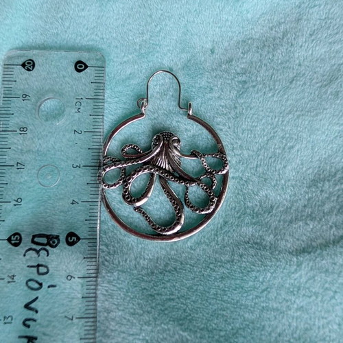 Earrings like new, metal