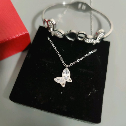 Amor Amor necklace and bracelet set stainless steel new, silver