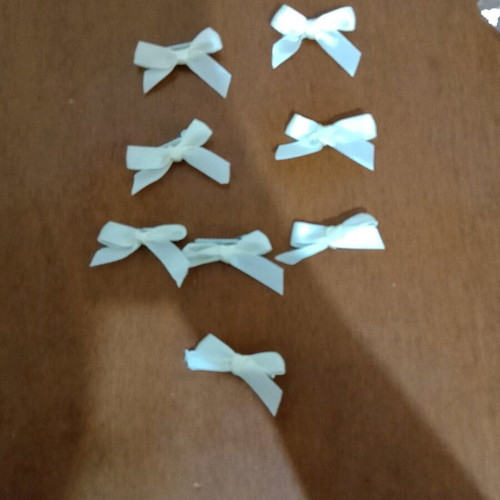Hair accessories new, white