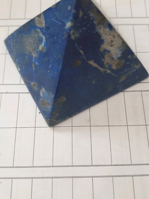 Πυραμίδα Lapis Lazuli καινούργια, βαθύ μπλε χρώμα, 5cm, 145 γραμ.