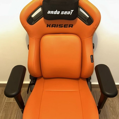 Anda Seat Kaiser 4 V2 Orange gaming chair like new