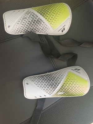 Pro Touch shin guards like new
