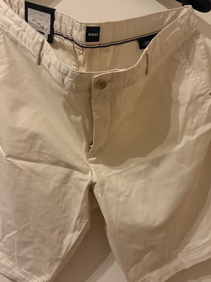 Boss Slim Fit λευκή βερμούδα καινούργια με ετικέτες, μέγεθος 56