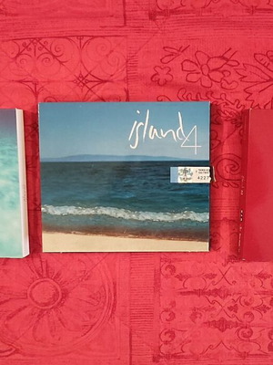Island double CD set like new, 3 vintage electronic compilations