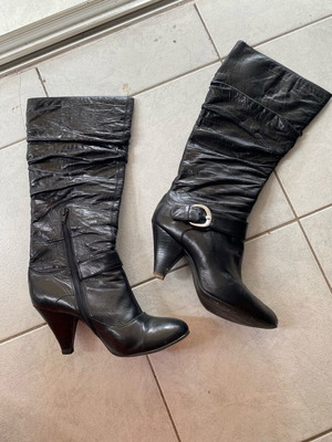 Leather black boots used, size 38