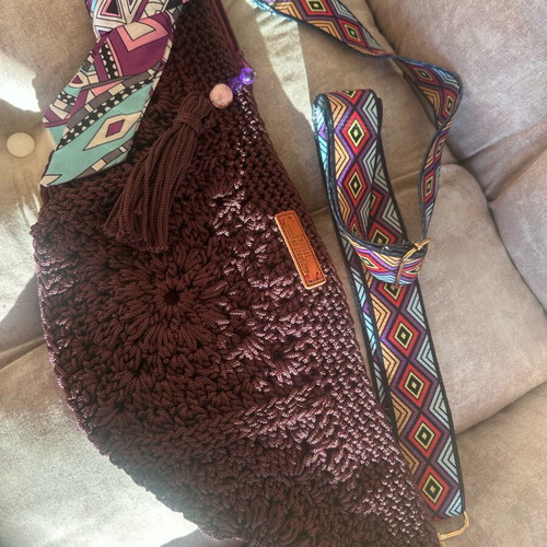 Handmade knitted crossbody bag in burgundy with geometric strap