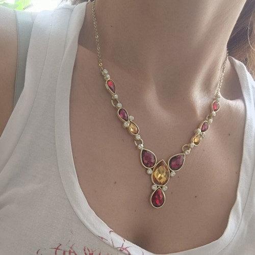 Necklace with semiprecious stones like new, red and gold