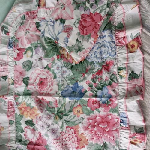 Figured pillowcases like new with dimensions 70x50 and ruffles