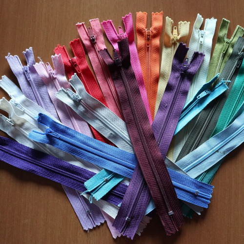 Zippers in various colors, pack of 21 pieces, new