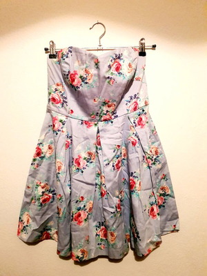 Ρομαντικό μίνι φόρεμα floral Stradivarius μεταχειρισμένο, μπλε, μέγεθος L