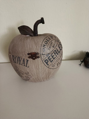 Ceramic decorative apple with storage space like new