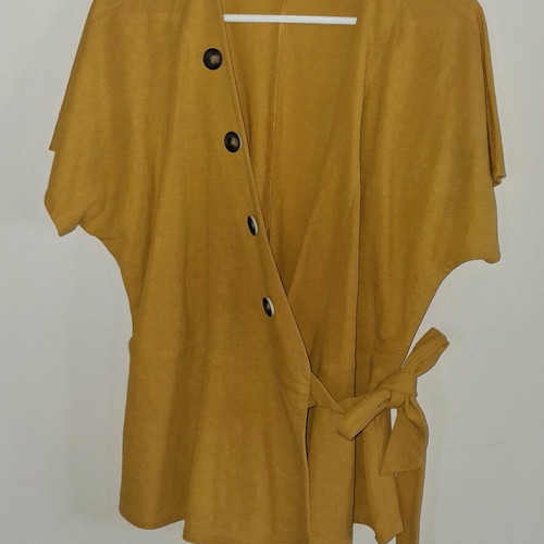 Wrap blouse Mara's Collection like new, mustard color, size L
