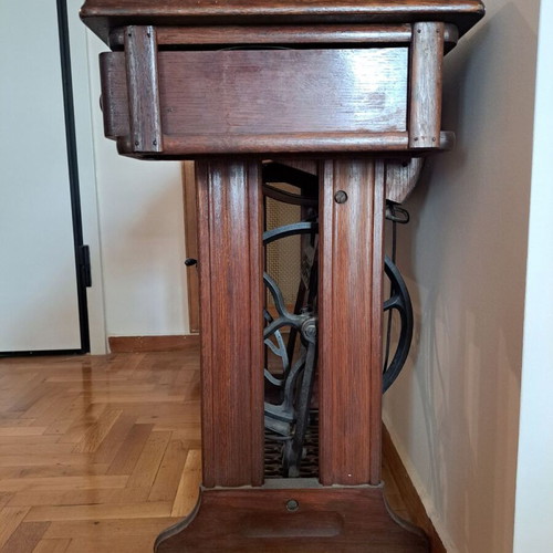 Singer sewing machine used, fully functional