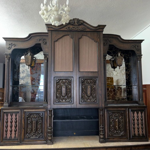 Vintage living room unit with bar, built-in turntable and sound system like new